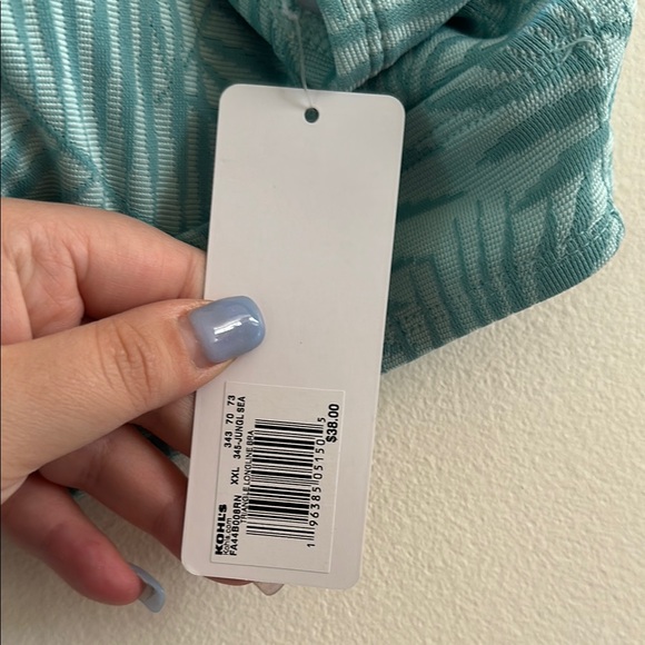 Freshwater Teal Leaf Pattern Bikini Top - Picture 3 of 6